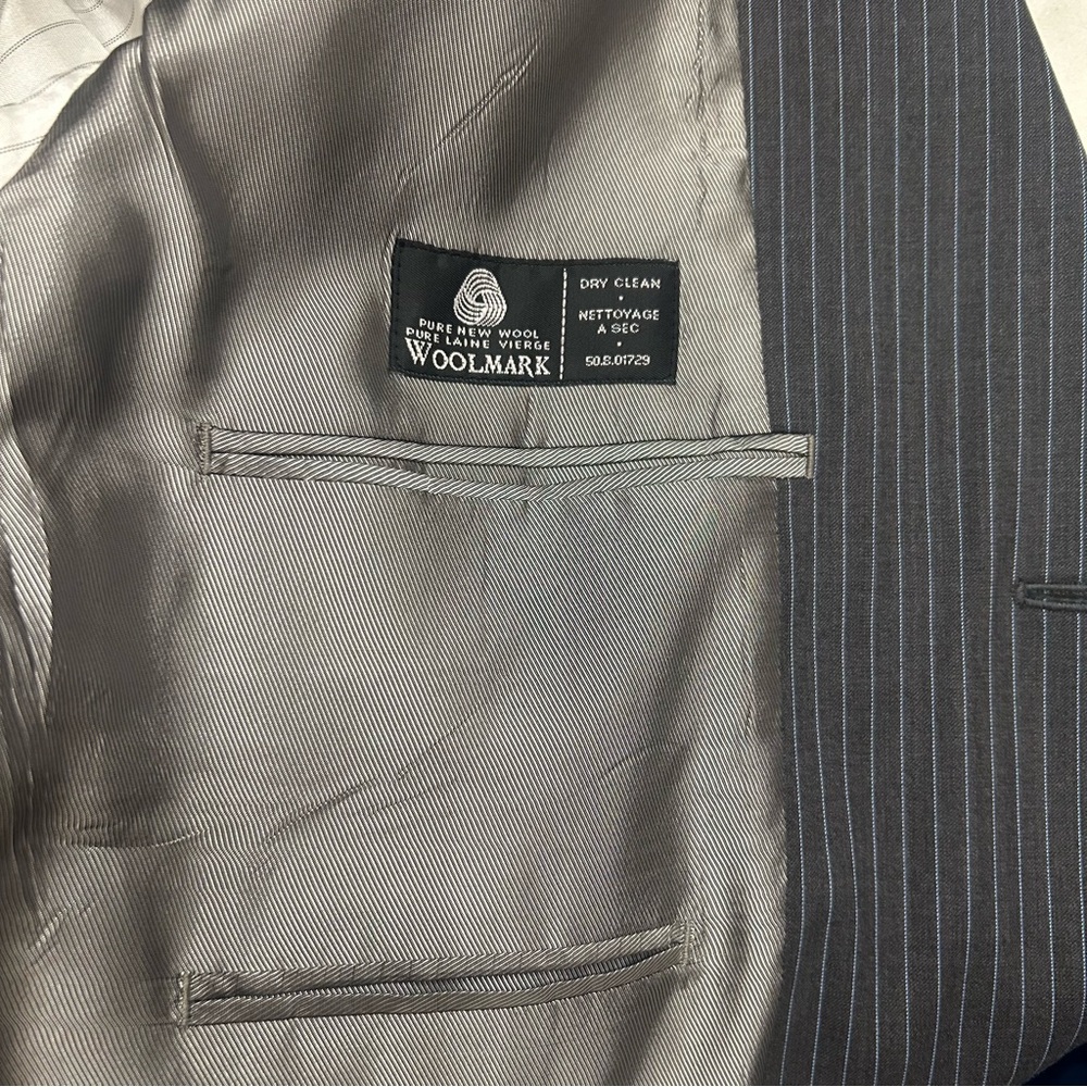 CALVIN KLEIN Men’s 100% Wool Dark Gray Pinstriped Suit🆕 - Picture 2 of 6